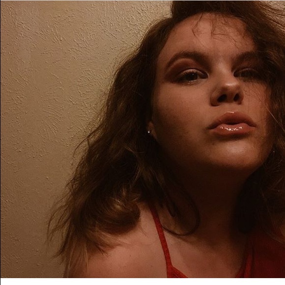 Meet your Posher, Amanda - Picture 3 of 3